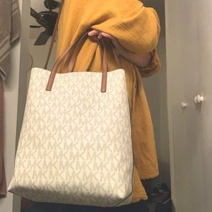 Micheal Kors Tote